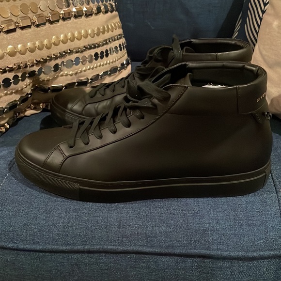 Slightly Used Shoes Great Condition size 43 - Picture 3 of 9